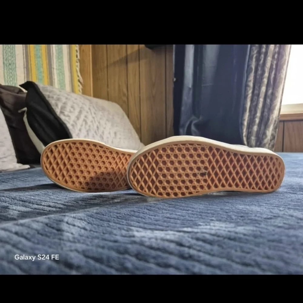 Vans With Roses - Picture 3 of 4